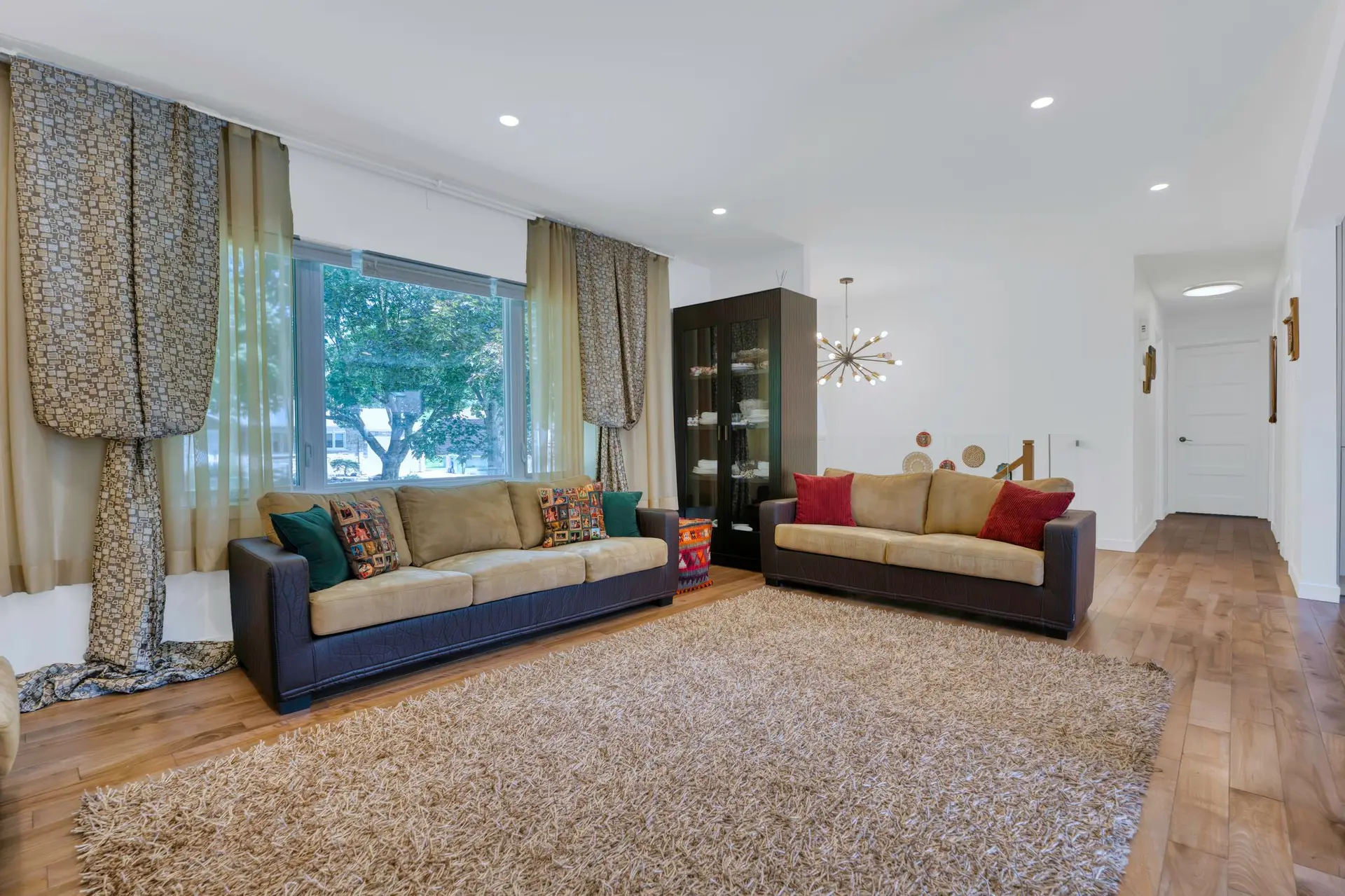 Living room ofbungalow for sale in Candiac