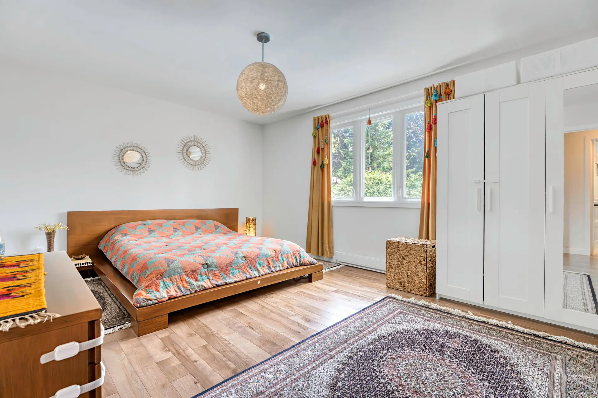Master bedroom ofbungalow for sale in Candiac