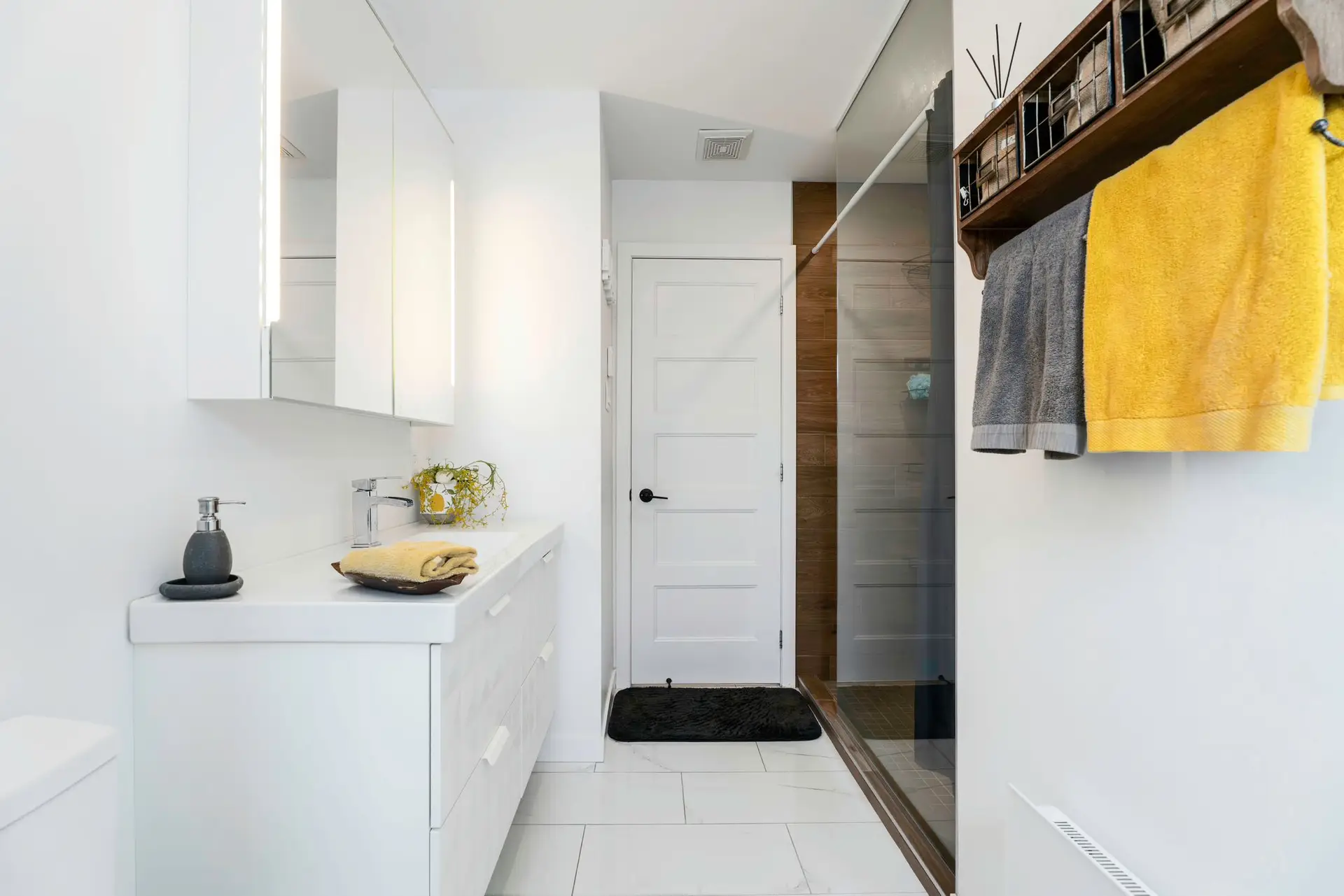 Shower of Candiac bungalow