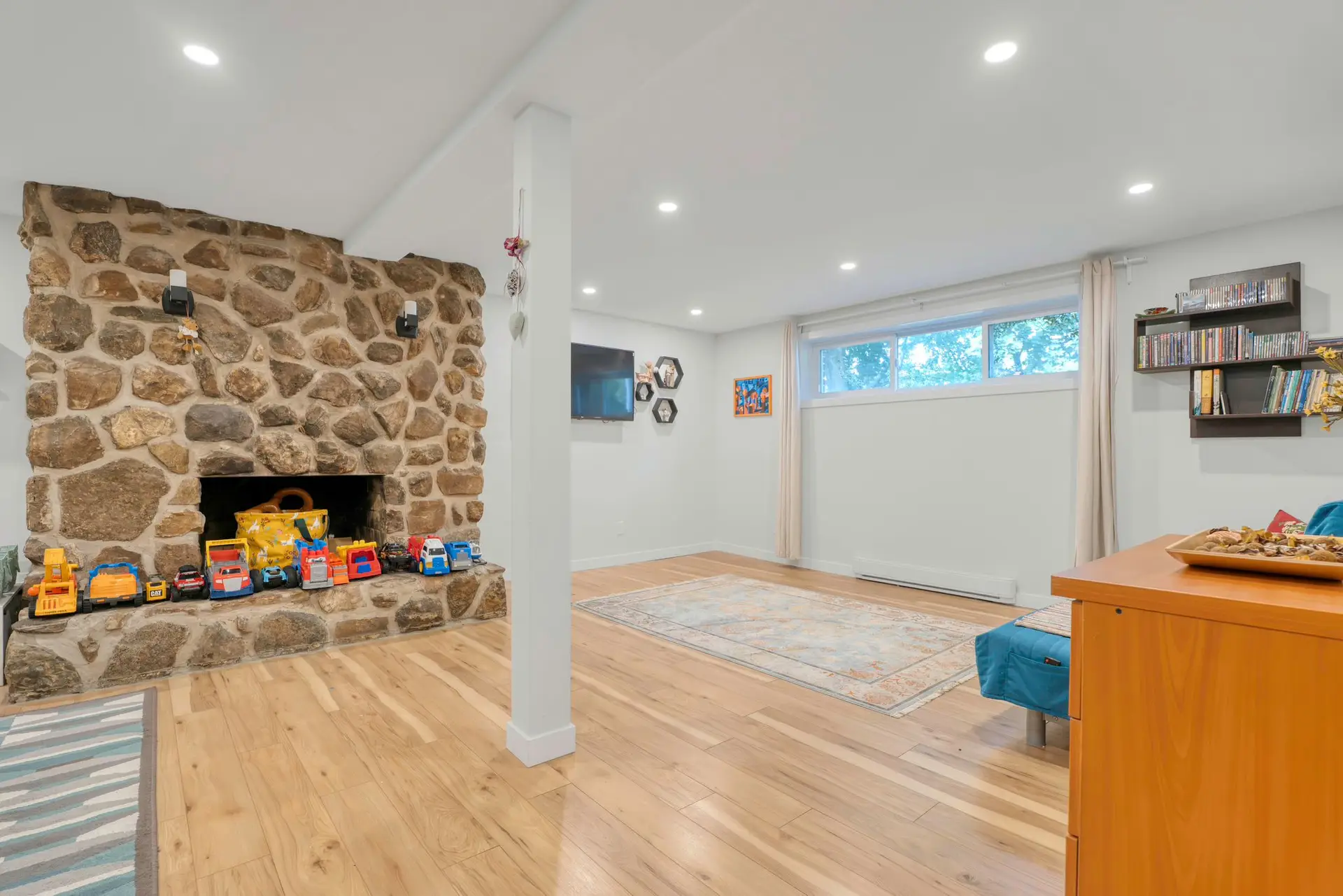 Fireplace of in the bungalow
