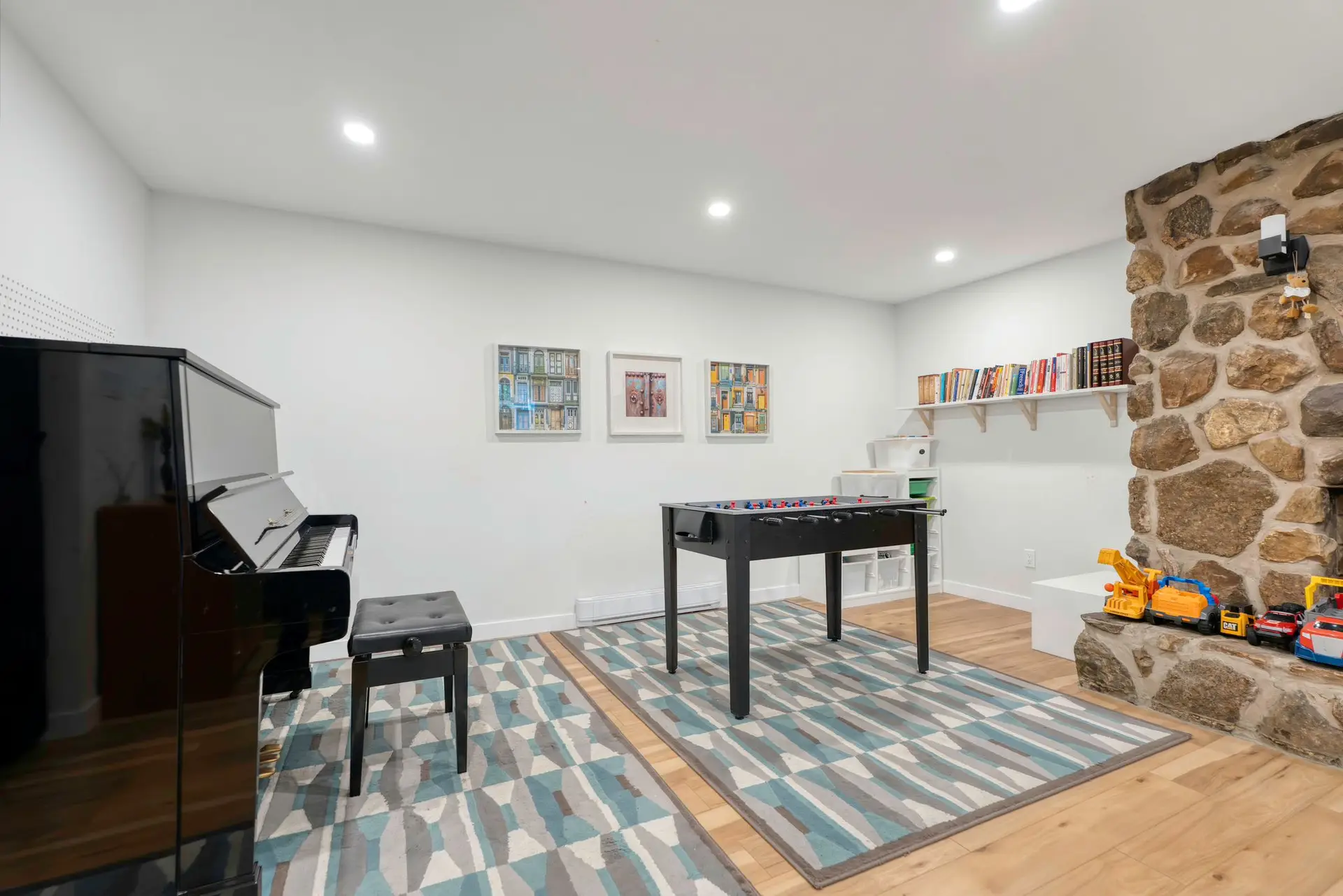 Family room of bungalow for sale in Candiac